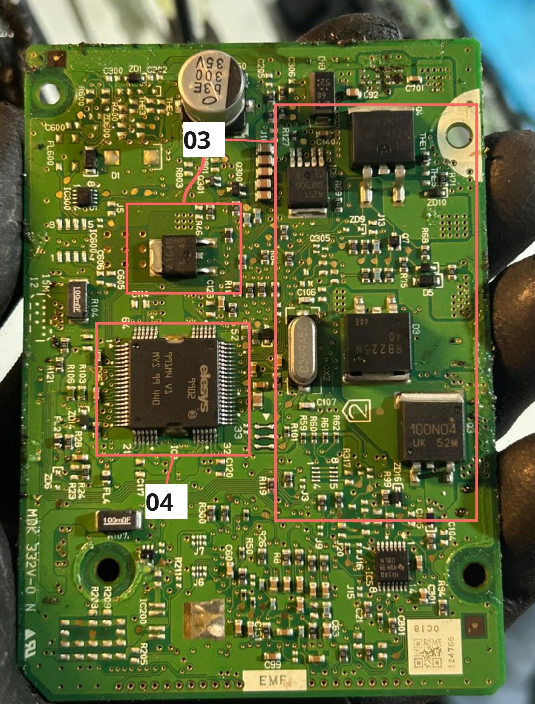Verso da placa do módulo ABS HR-V com blocos identificados